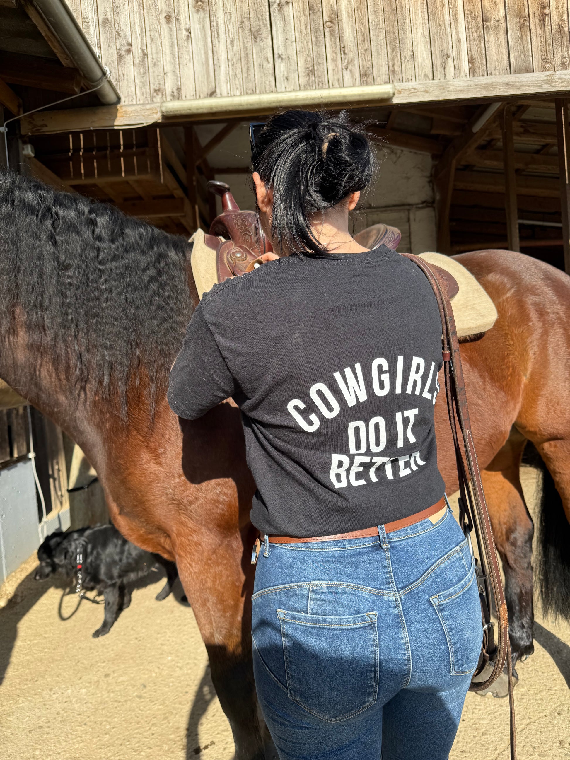 Cowgirls do it better Unisex Shirt